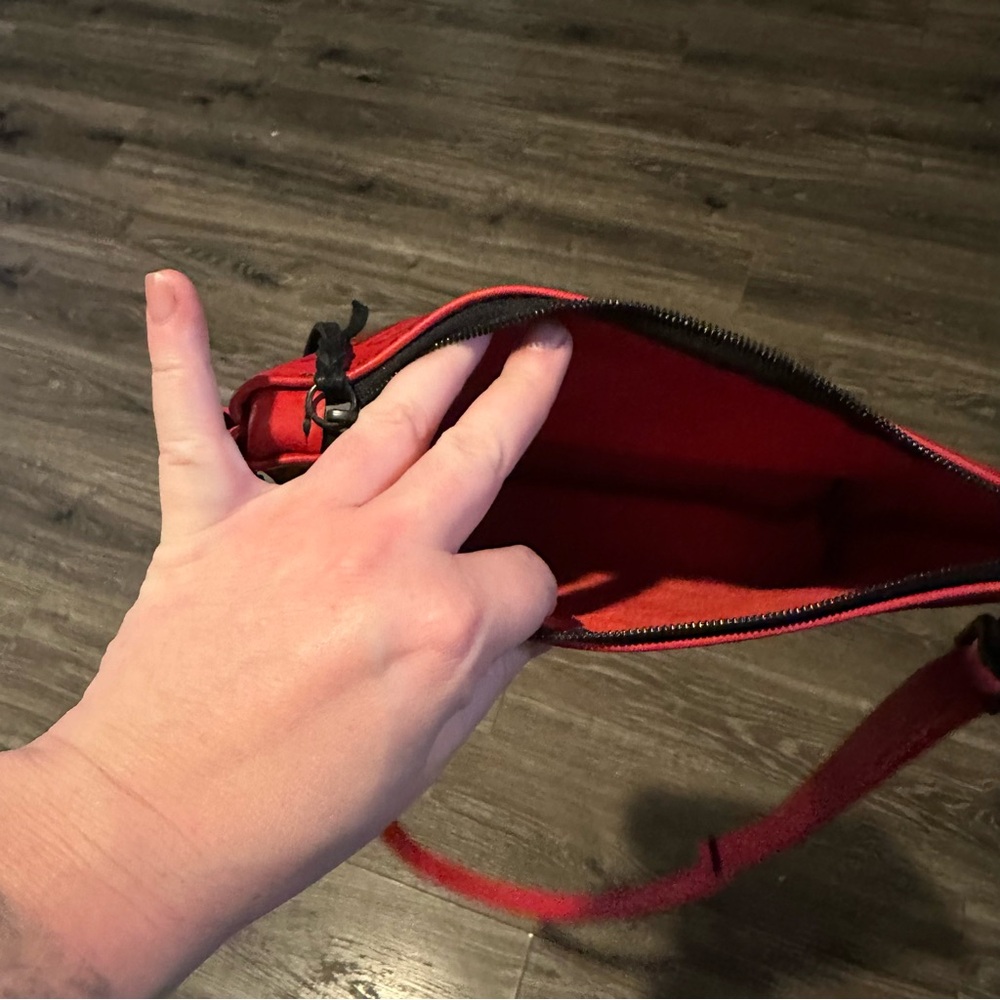 Cherry red broke in hearted leather spooky birds bag - Picture 4 of 4